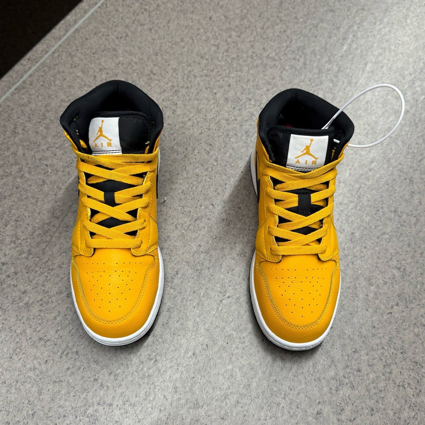 Nike Nike AJ1 Yellow Lowtop Sneakers 38 Men Size US 6 / EU 39 - 5 Thumbnail