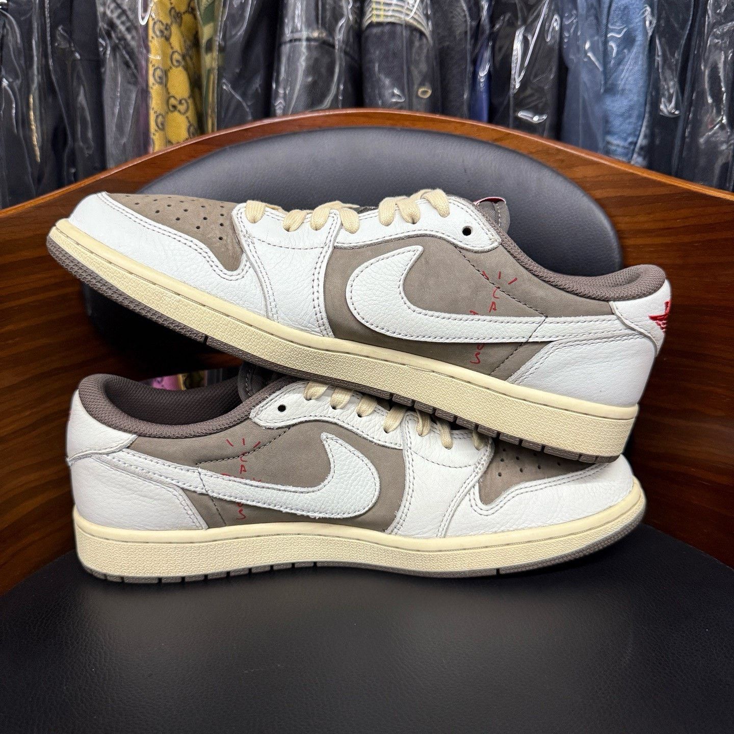 Nike Nike AJ1 White Lowtop Sneakers 44.5 Men Size US 11 / EU 44 - 7 Thumbnail
