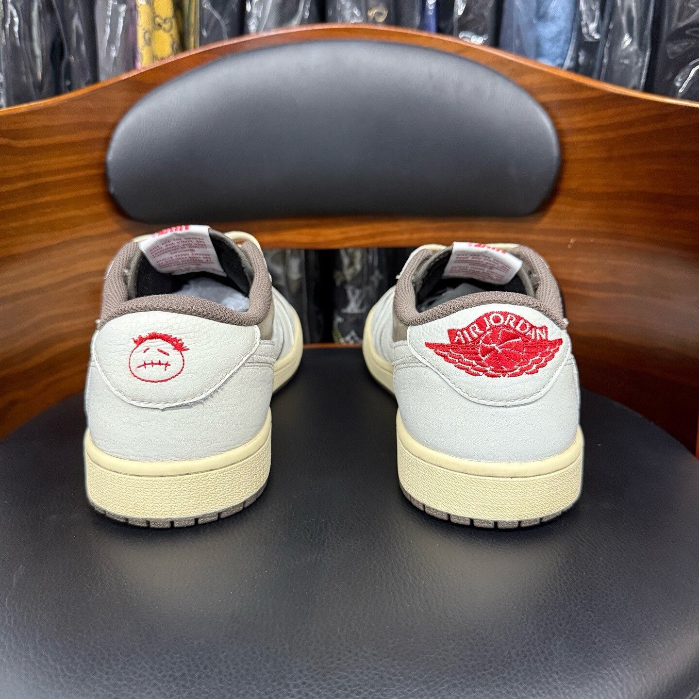 Nike Nike AJ1 White Lowtop Sneakers 44.5 Men Size US 11 / EU 44 - 3 Thumbnail