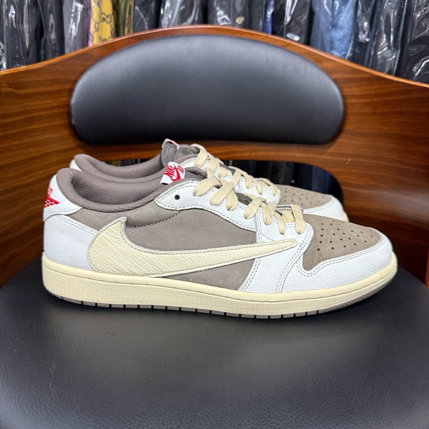 Nike Nike AJ1 White Lowtop Sneakers 44.5 Men Size US 11 / EU 44 - 4 Thumbnail