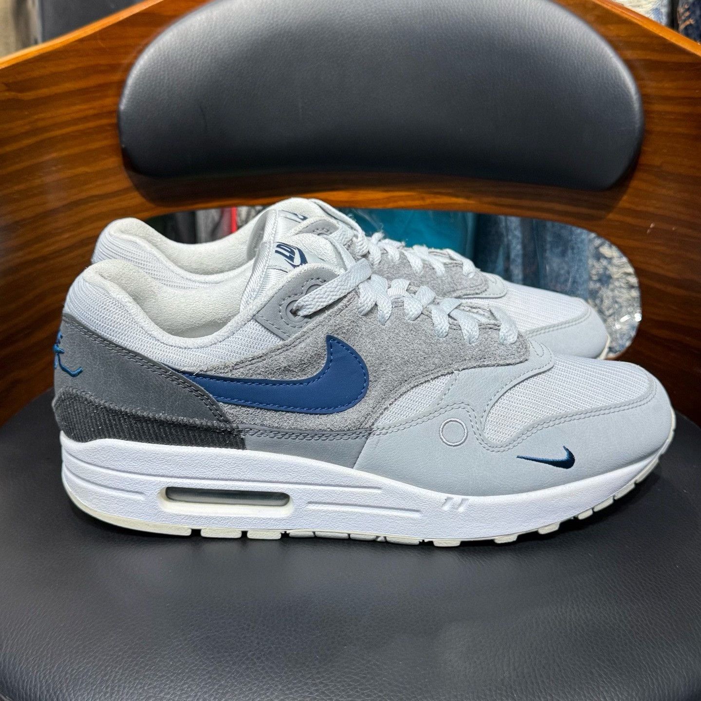 Nike Nike MAX1 Limited Lowtop Sneakers 42 Men Size US 9 / EU 42 - 4 Thumbnail