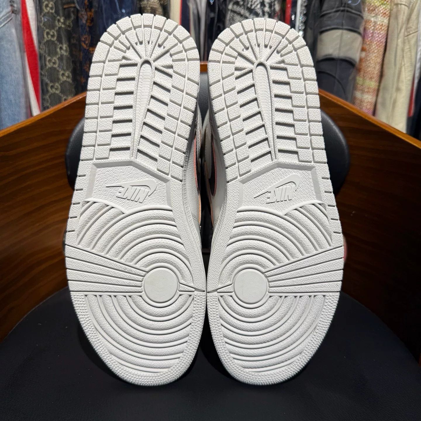 Nike Nike AJ1 White Lowtop Sneakers 43 Men Size US 10 / EU 43 - 9 Thumbnail