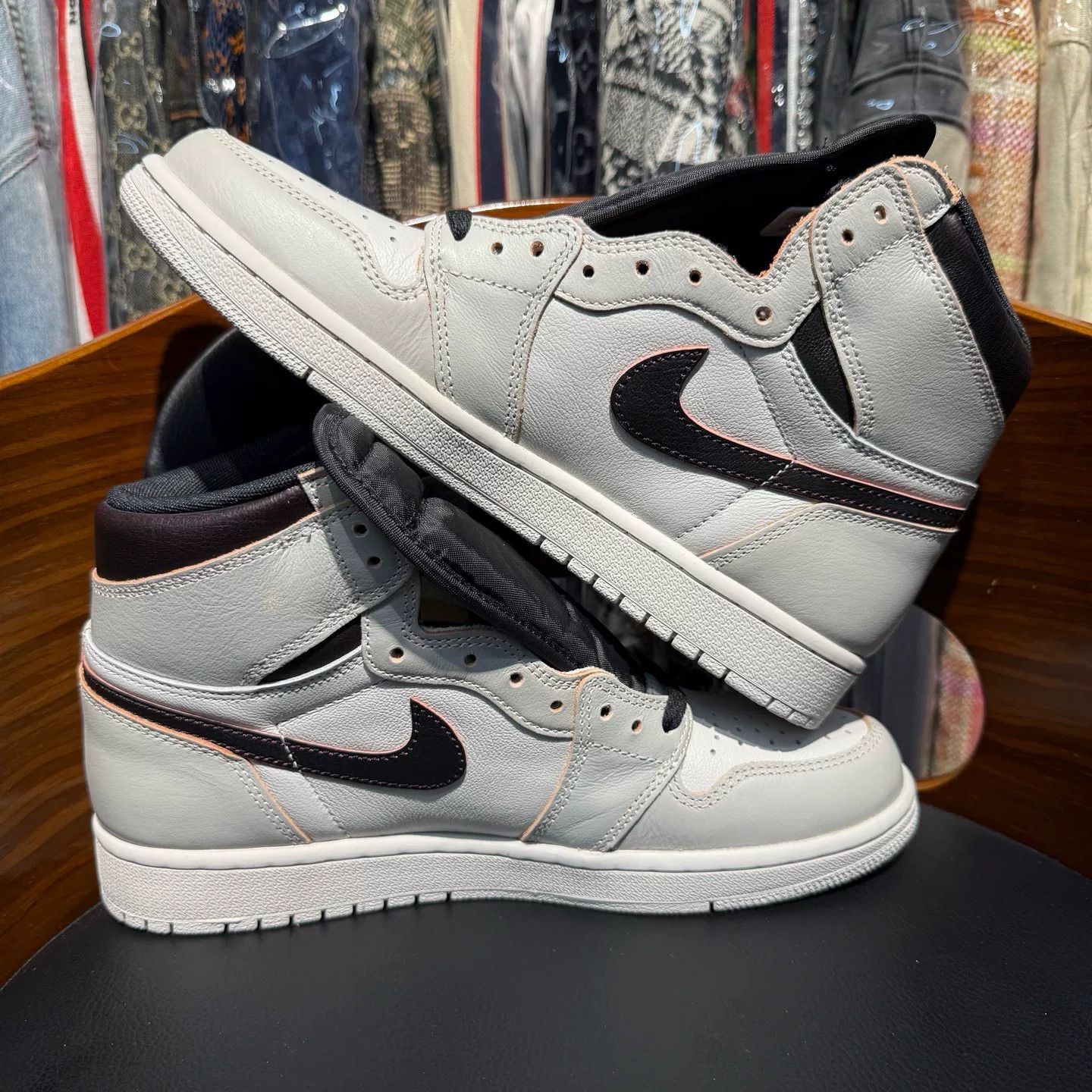 Nike Nike AJ1 White Lowtop Sneakers 43 Men Size US 10 / EU 43 - 7 Thumbnail