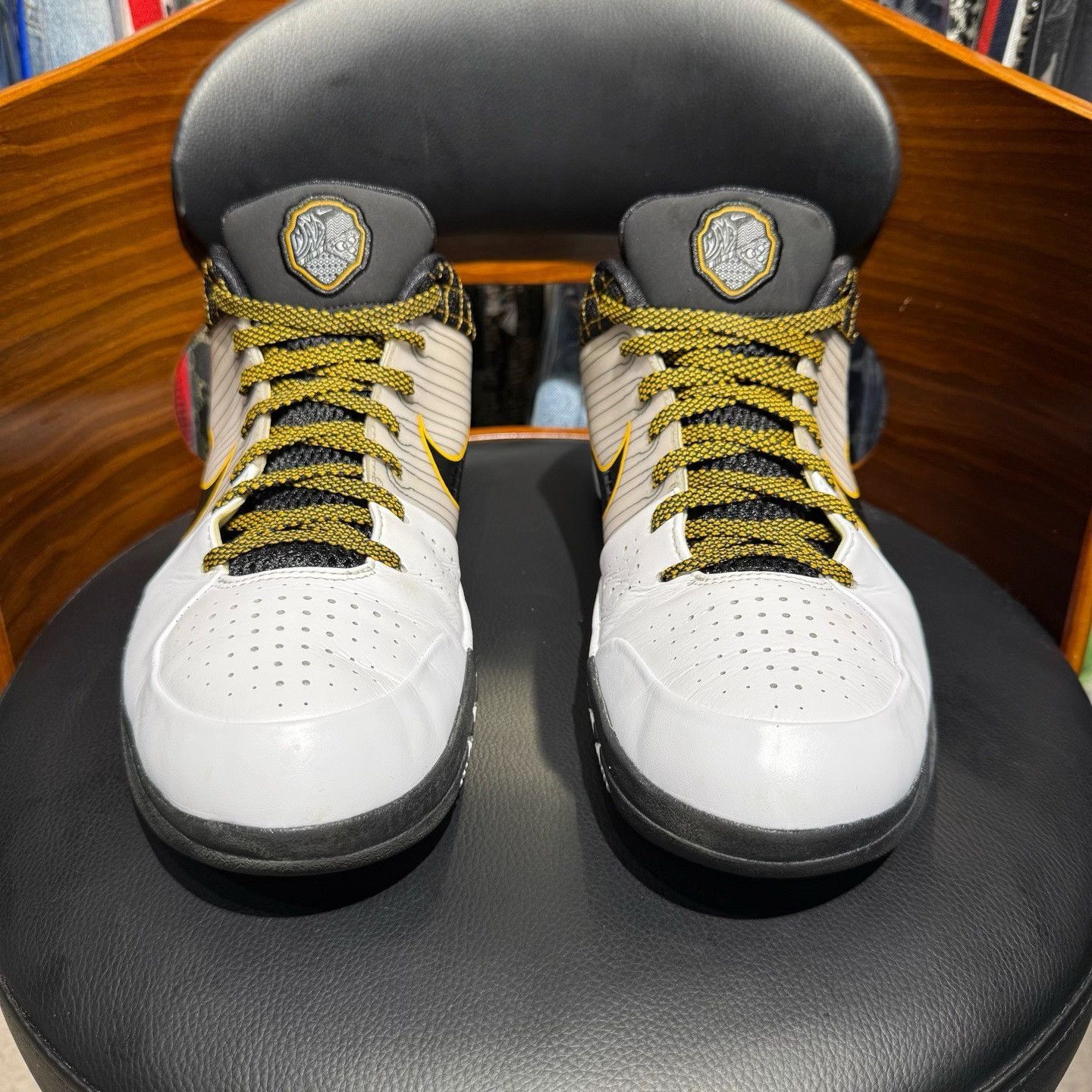 Nike Nike KOBE4 Yellow Lowtop Sneakers 44.5 Men Size US 11 / EU 44 - 2 Thumbnail