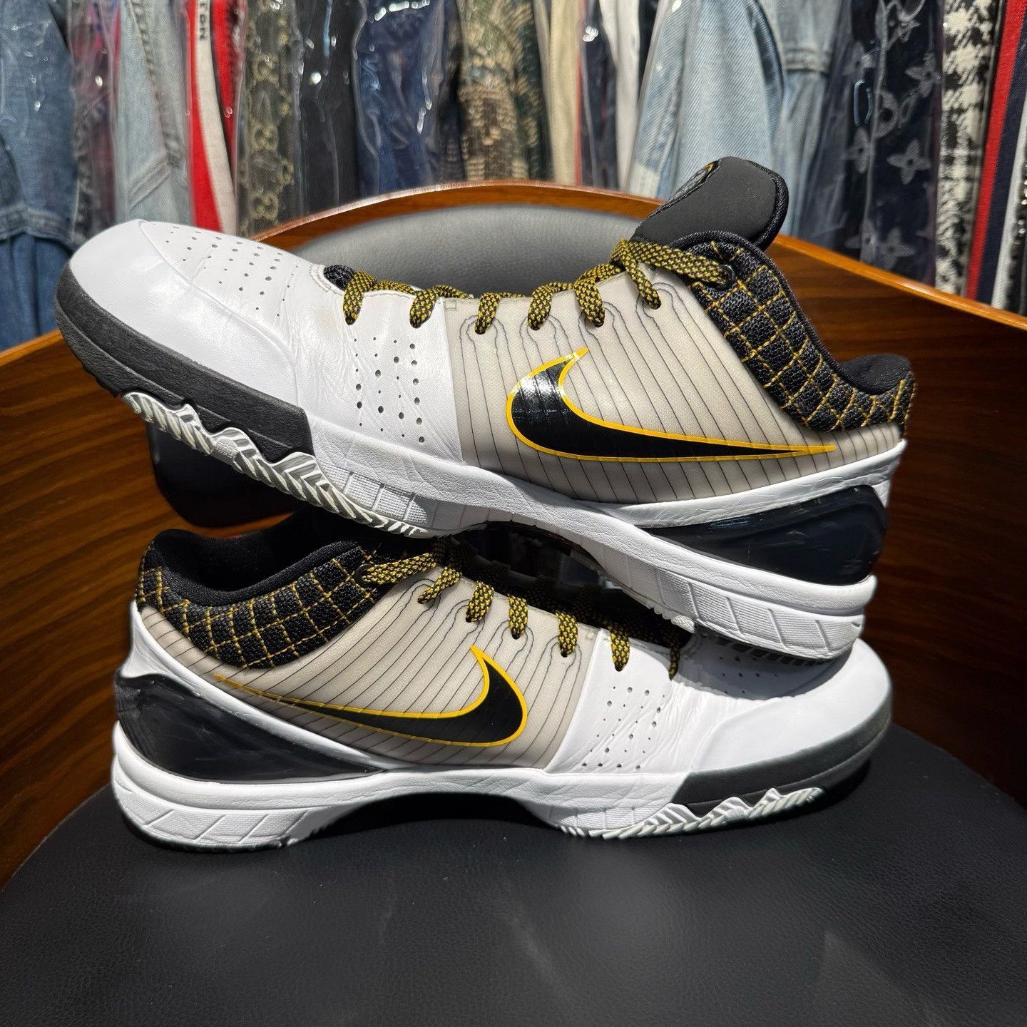 Nike Nike KOBE4 Yellow Lowtop Sneakers 44.5 Men Size US 11 / EU 44 - 7 Thumbnail