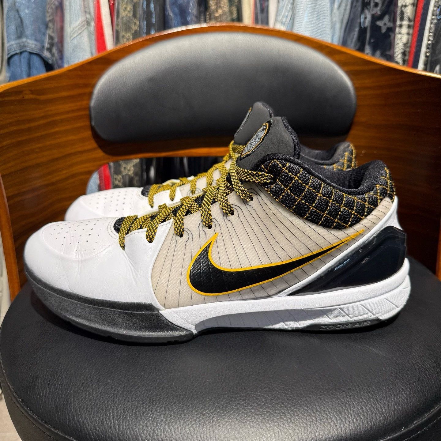Nike Nike KOBE4 Yellow Lowtop Sneakers 44.5 Men Size US 11 / EU 44 - 6 Thumbnail