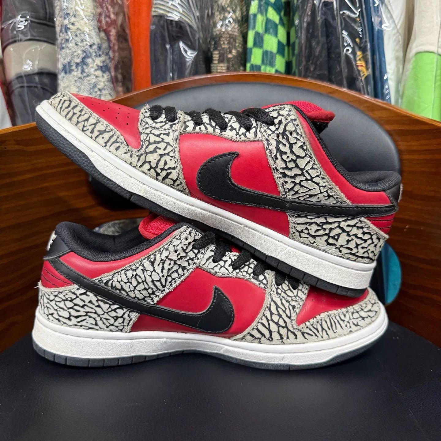 Nike Nike DUNK Collab Red Lowtop Sneakers 42 Men Size US 9 / EU 42 - 7 Thumbnail