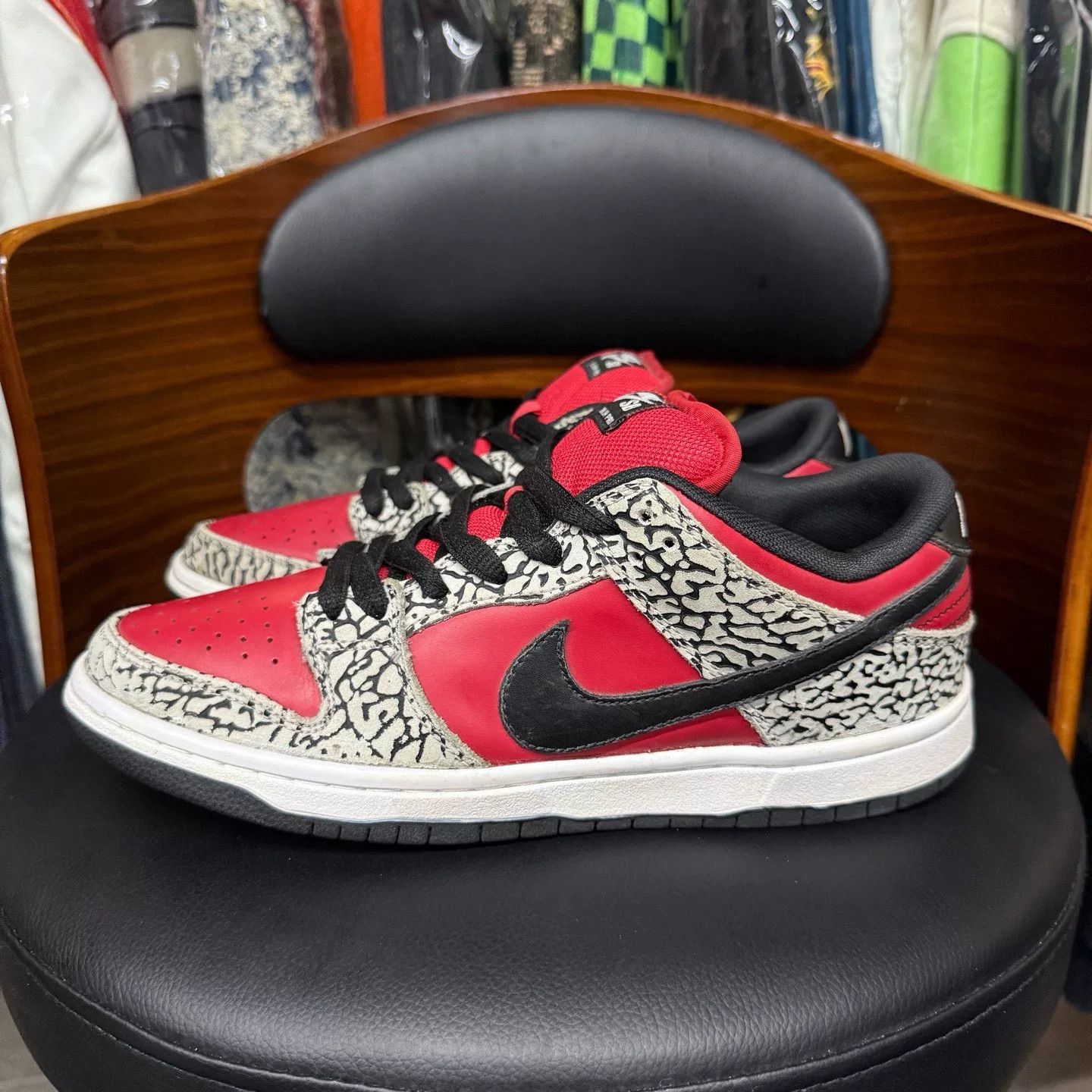 Nike Nike DUNK Collab Red Lowtop Sneakers 42 Men Size US 9 / EU 42 - 6 Thumbnail