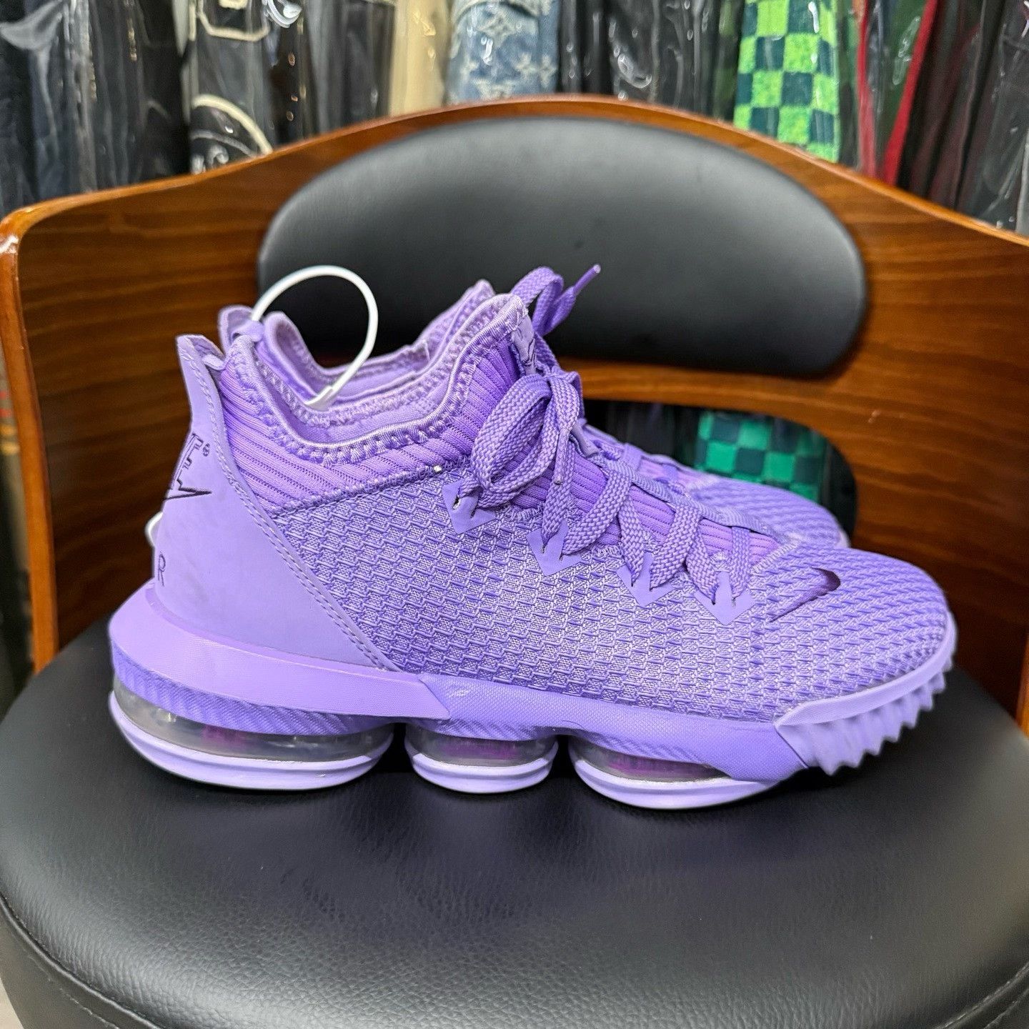 Nike Nike LEBRON16 Purple Lowtop Sneakers 41 Men Size US 8.5 / EU 41-42 - 4 Thumbnail