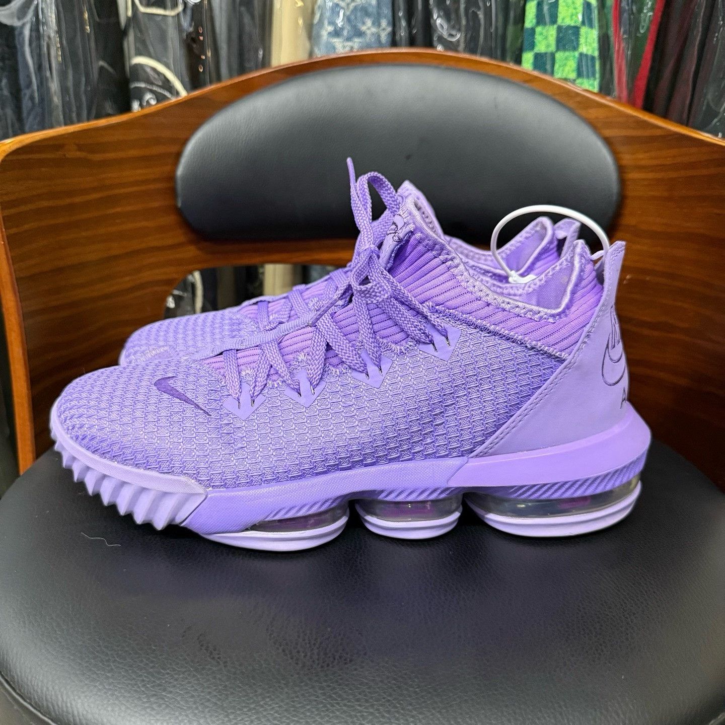 Nike Nike LEBRON16 Purple Lowtop Sneakers 41 Men Size US 8.5 / EU 41-42 - 6 Thumbnail