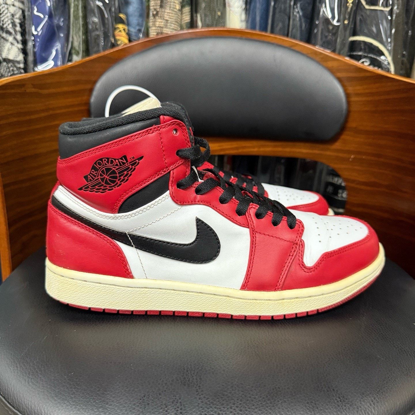 Nike Nike AJ1 Red Lowtop Sneakers 42 Men Size US 9 / EU 42 - 4 Thumbnail