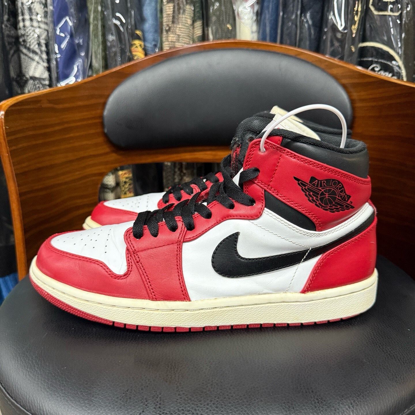 Nike Nike AJ1 Red Lowtop Sneakers 42 Men Size US 9 / EU 42 - 6 Thumbnail