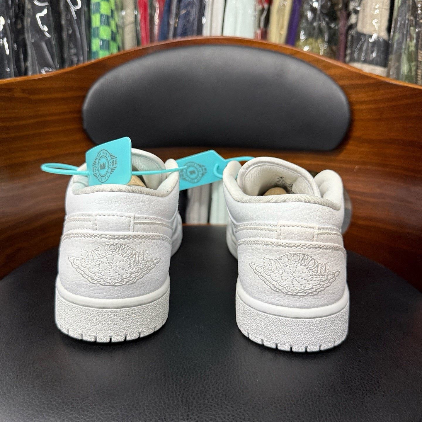 Nike Nike AJ1 White Lowtop Sneakers 42 Men Size US 9 / EU 42 - 3 Thumbnail
