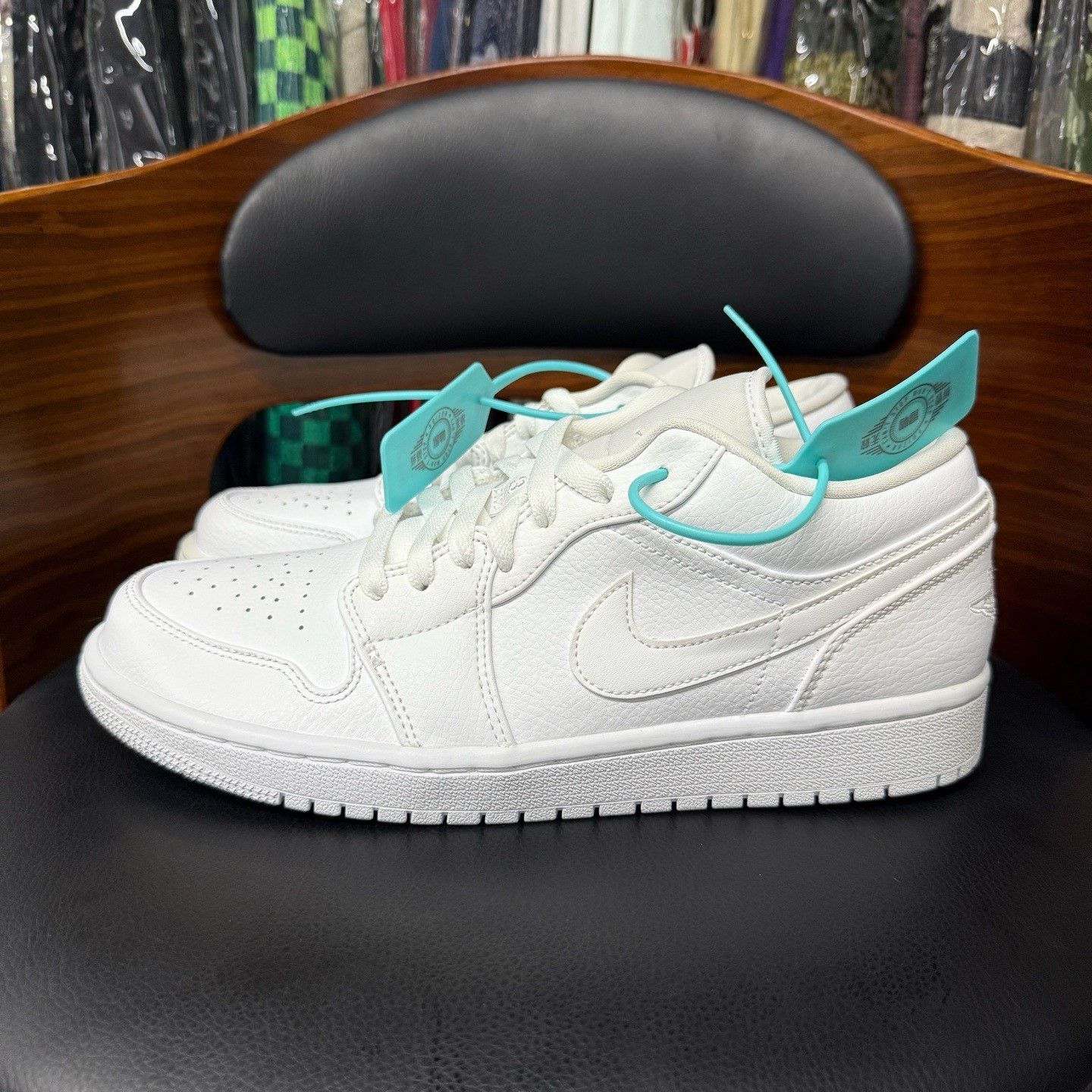 Nike Nike AJ1 White Lowtop Sneakers 42 Men Size US 9 / EU 42 - 5 Thumbnail