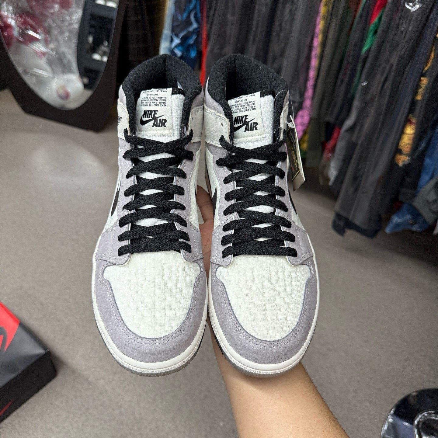 Nike Nike AJ1 White Lowtop Sneakers 42 Men Size US 9 / EU 42 - 5 Thumbnail