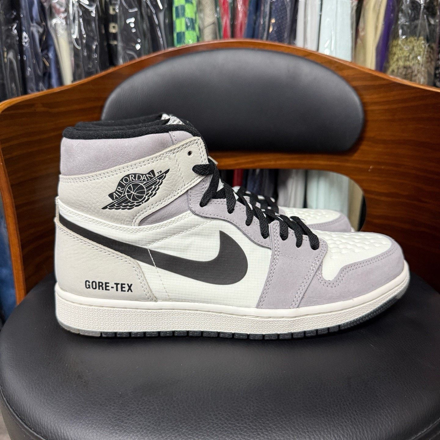 Nike Nike AJ1 White Lowtop Sneakers 42 Men Size US 9 / EU 42 - 4 Thumbnail