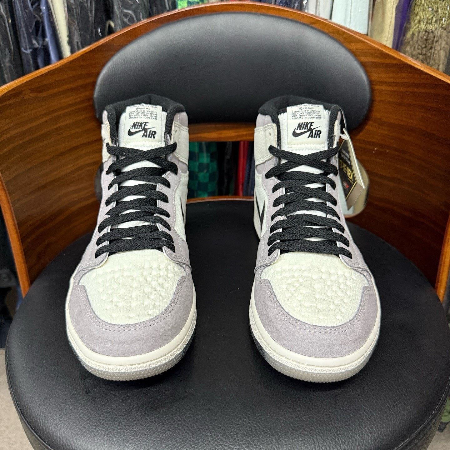 Nike Nike AJ1 White Lowtop Sneakers 42 Men Size US 9 / EU 42 - 2 Thumbnail
