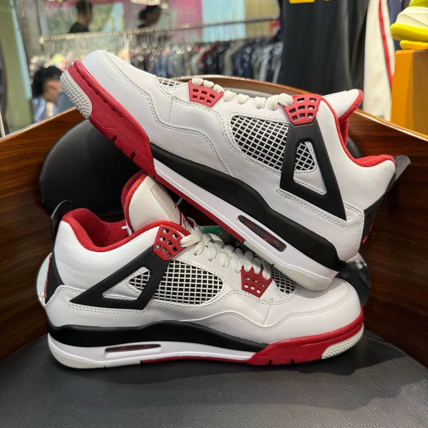 Nike Nike AJ4 Red Lowtop Sneakers 41 Men Size US 8.5 / EU 41-42 - 7 Thumbnail