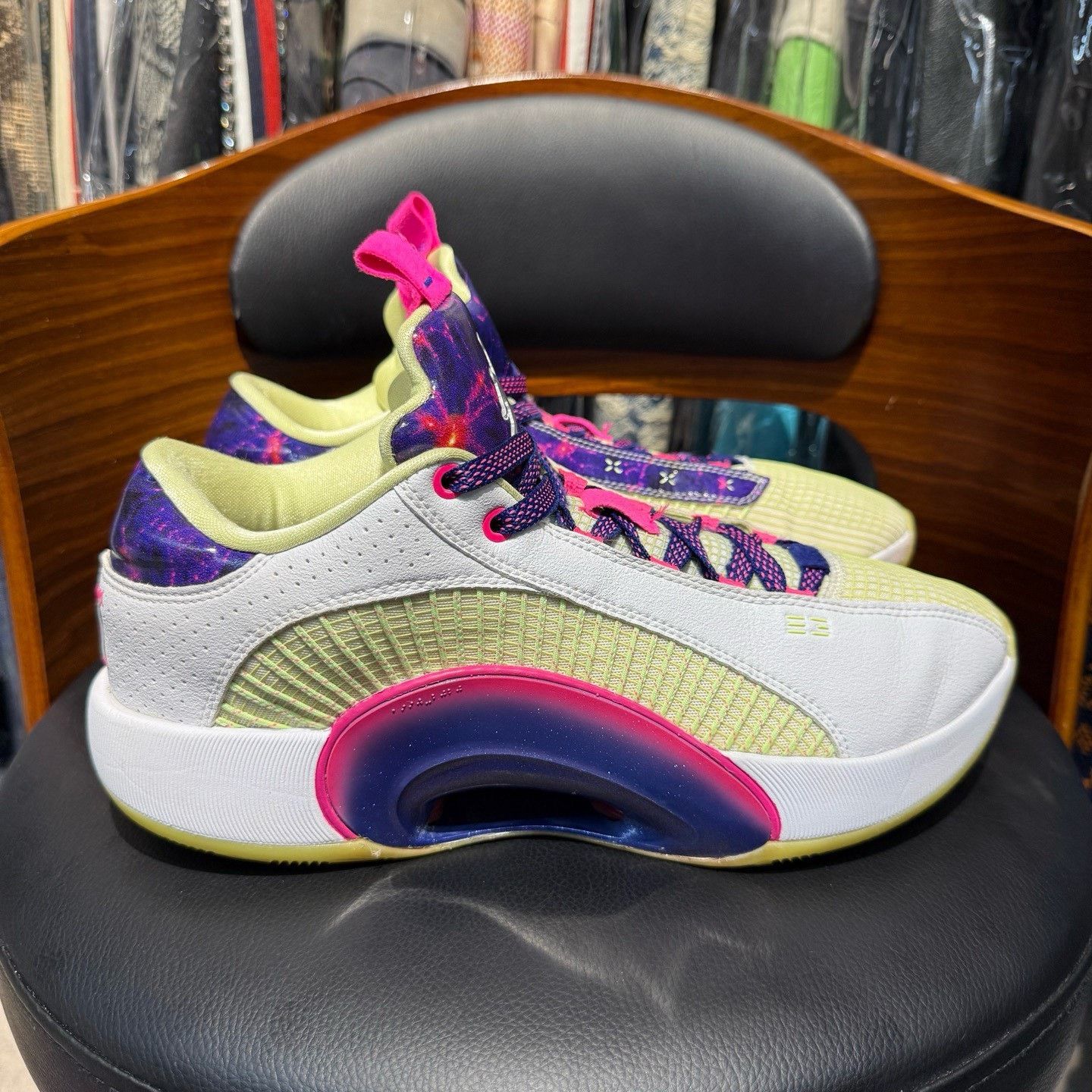 Nike Nike AJ35 Lowtop Sneakers 35 Men Size US 5 / EU 37 - 4 Thumbnail