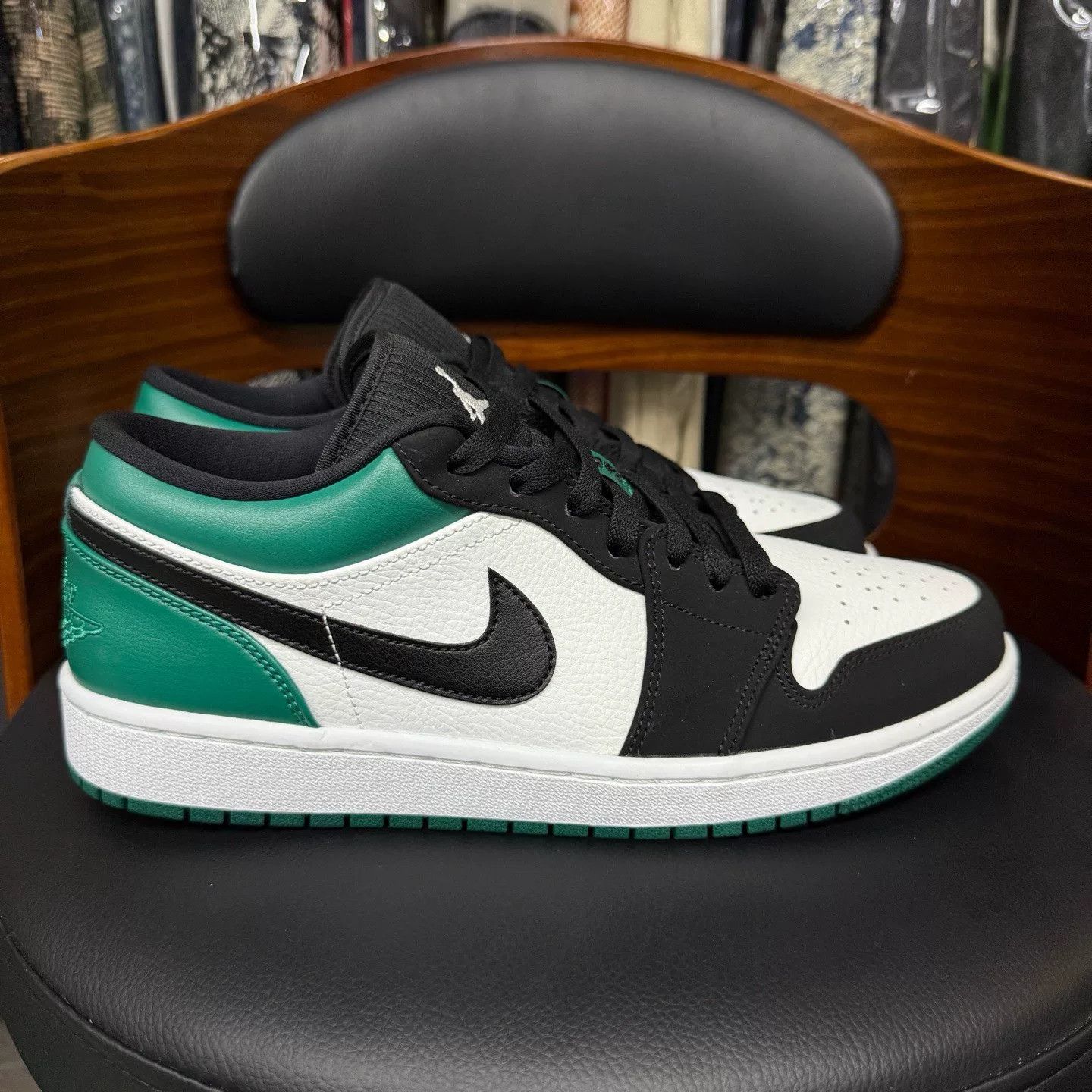 Nike Nike AJ1 Green Lowtop Sneakers 43 Men Size US 10 / EU 43 - 4 Thumbnail