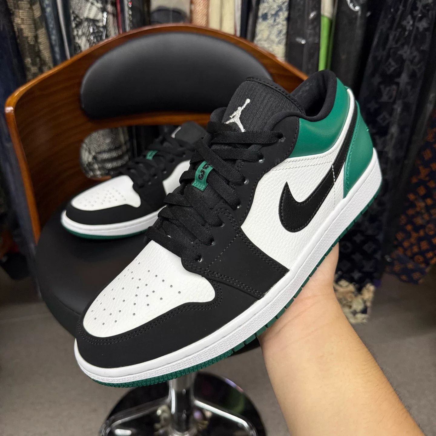 Nike Nike AJ1 Green Lowtop Sneakers 43 Men Size US 10 / EU 43 - 5 Thumbnail