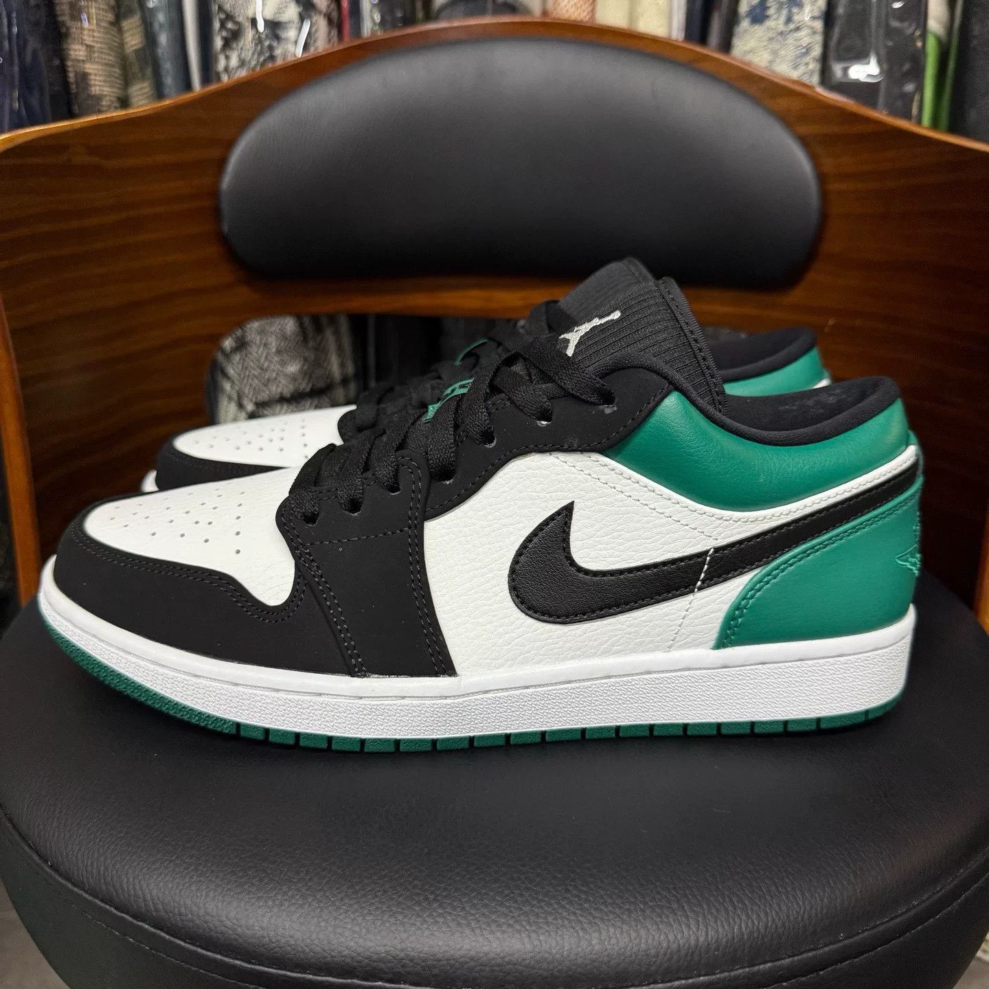 Nike Nike AJ1 Green Lowtop Sneakers 43 Men Size US 10 / EU 43 - 6 Thumbnail