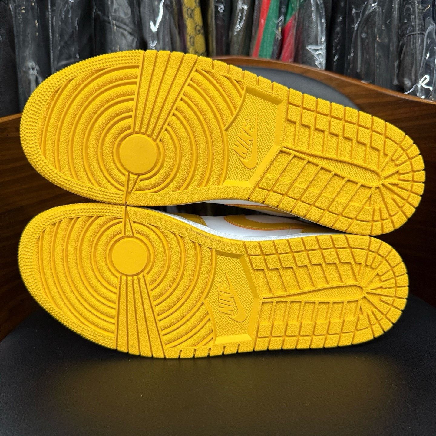 Nike Nike AJ1 Yellow Lowtop Sneakers 43 Men Size US 10 / EU 43 - 9 Thumbnail