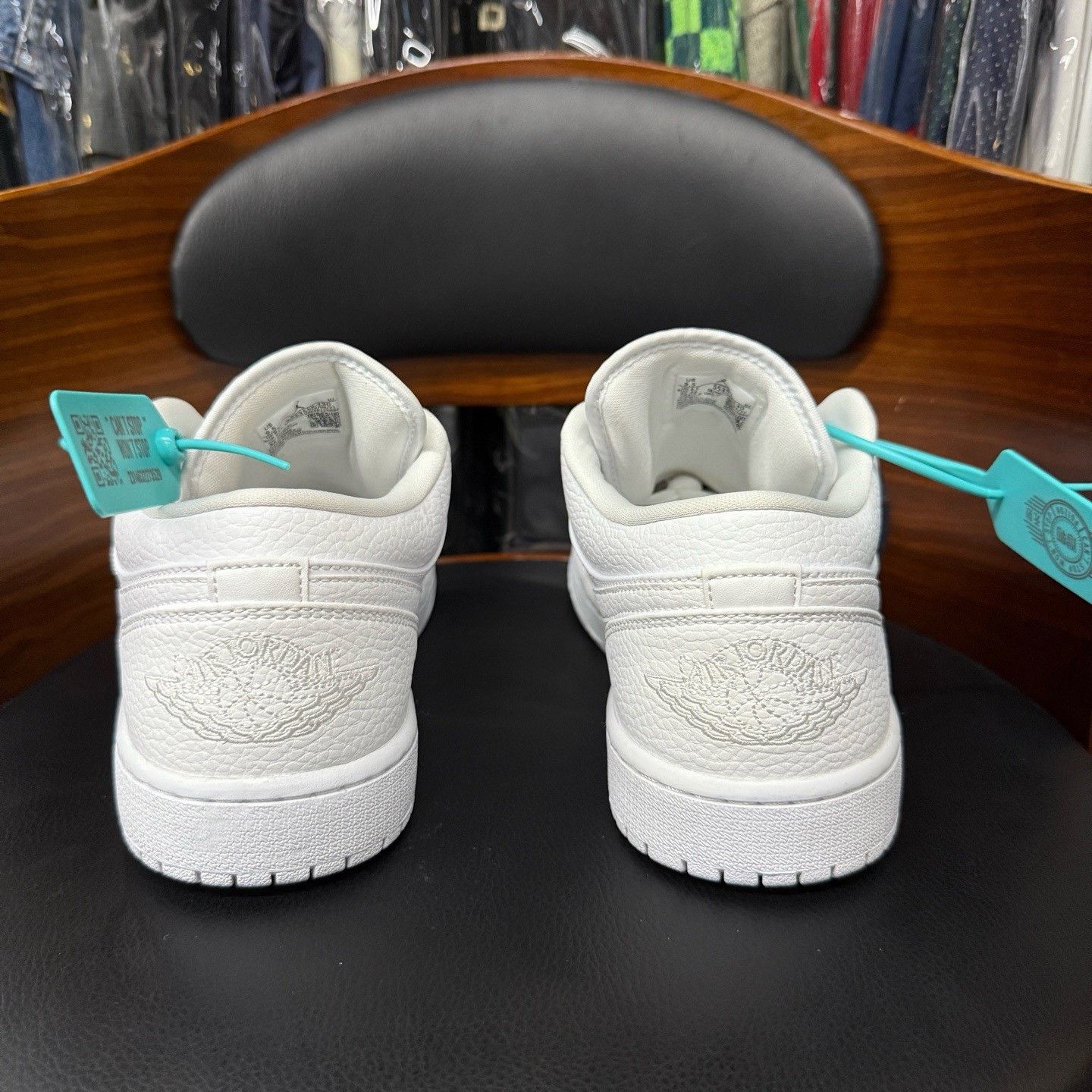 Nike Nike AJ1 White Lowtop Sneakers 43 Men Size US 10 / EU 43 - 3 Thumbnail