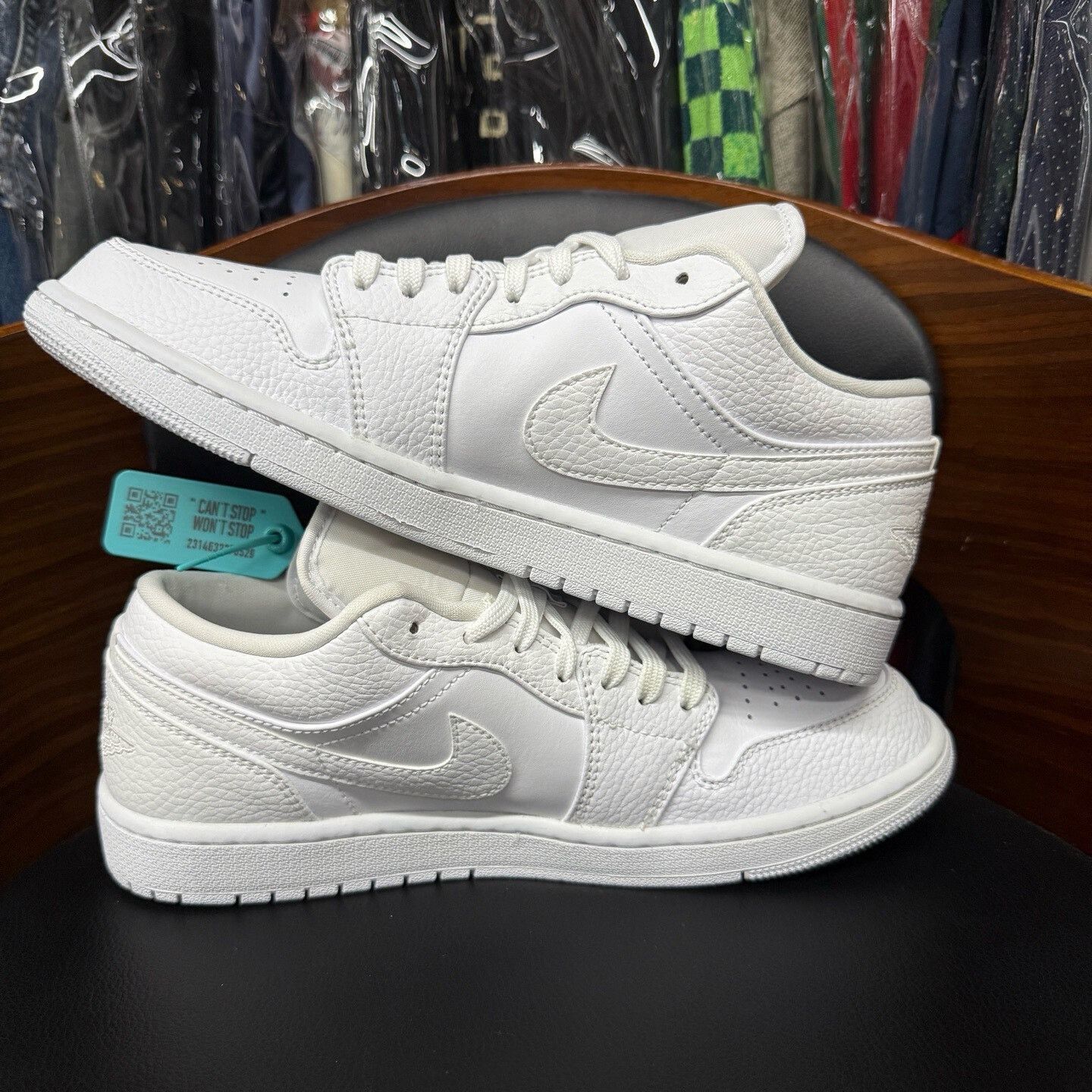 Nike Nike AJ1 White Lowtop Sneakers 43 Men Size US 10 / EU 43 - 7 Thumbnail