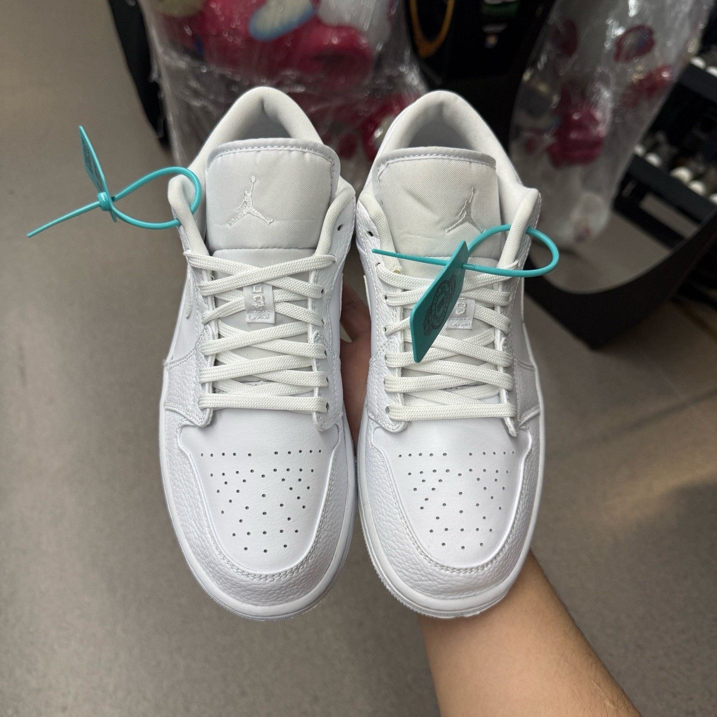 Nike Nike AJ1 White Lowtop Sneakers 43 Men Size US 10 / EU 43 - 5 Thumbnail