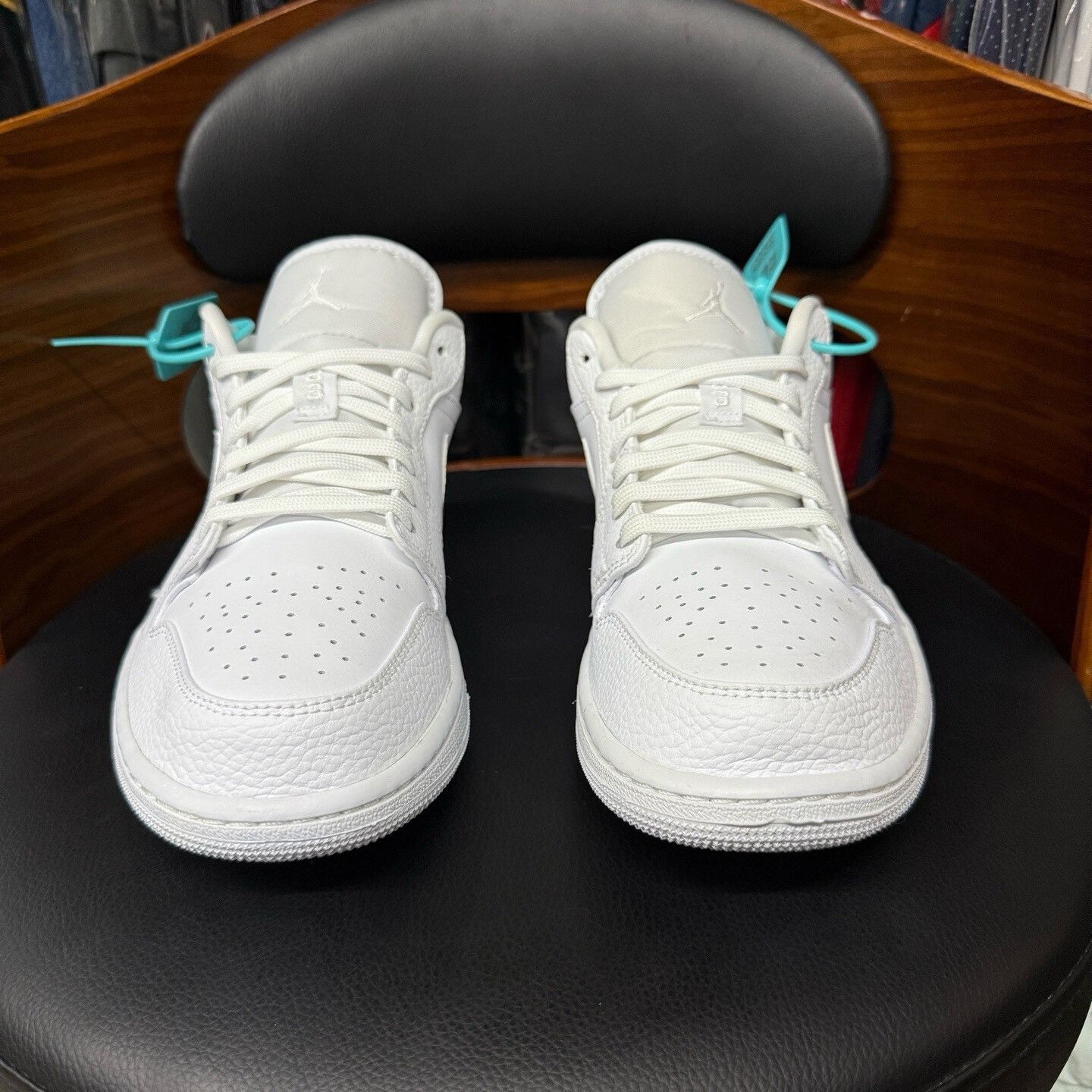 Nike Nike AJ1 White Lowtop Sneakers 43 Men Size US 10 / EU 43 - 2 Thumbnail