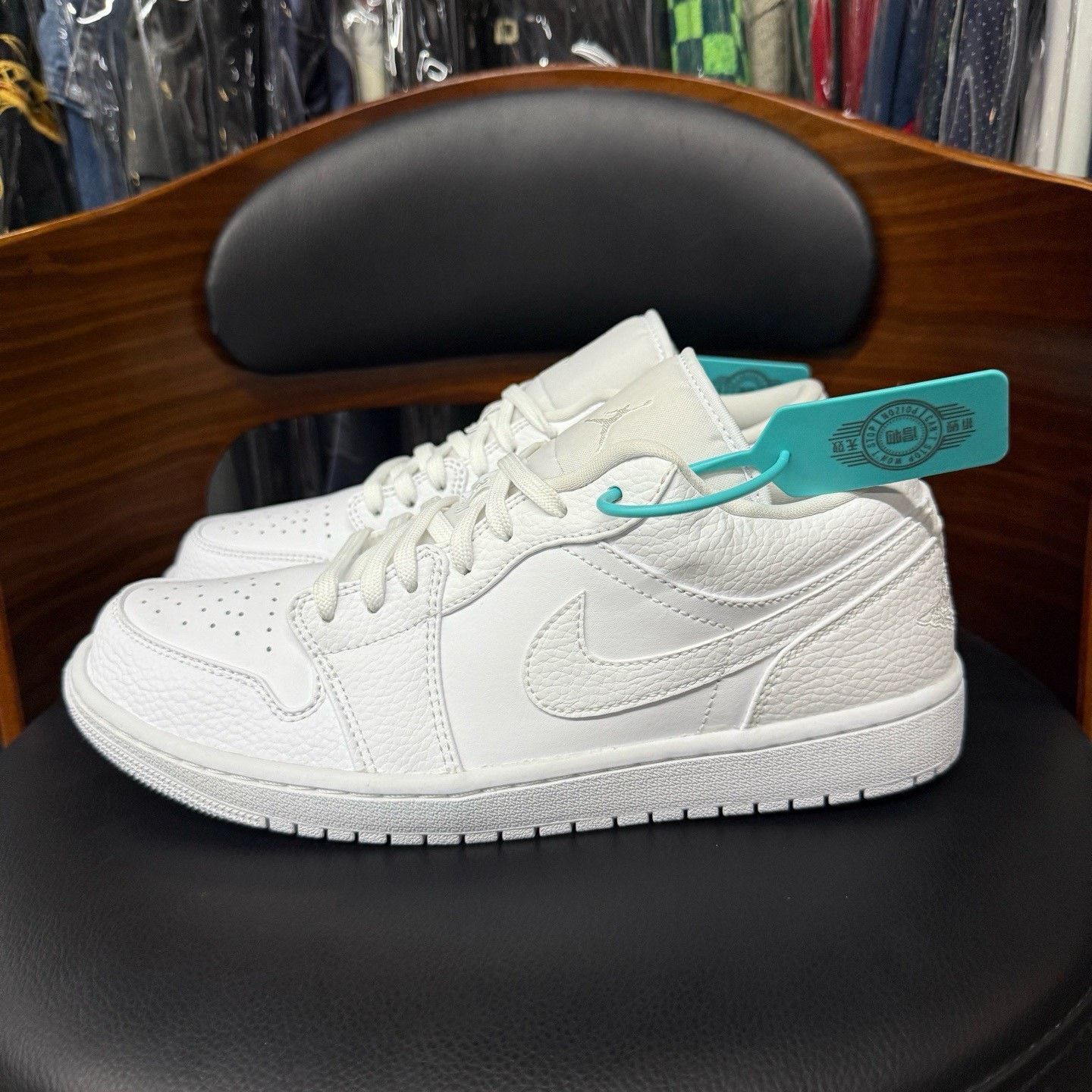 Nike Nike AJ1 White Lowtop Sneakers 43 Men Size US 10 / EU 43 - 6 Thumbnail