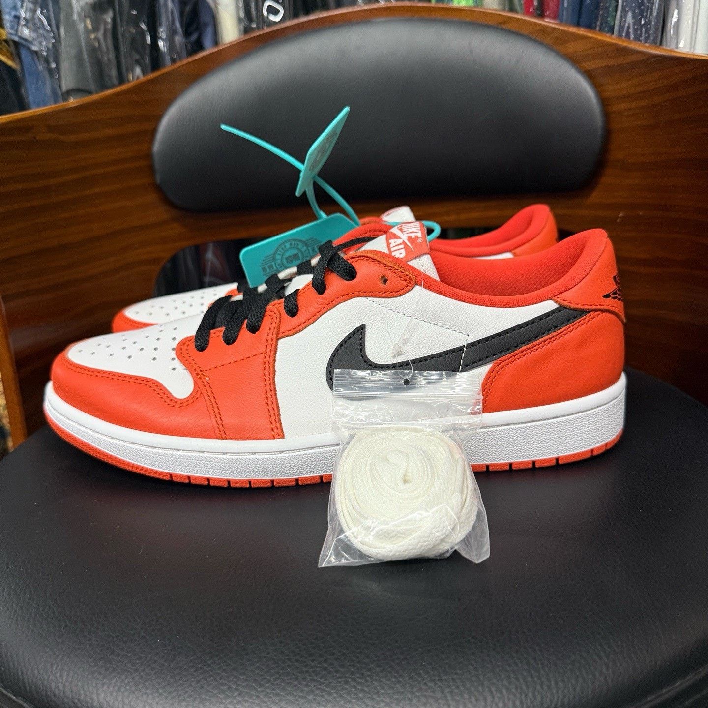 Nike Nike AJ1 White Lowtop Sneakers 43 Men Size US 10 / EU 43 - 6 Thumbnail