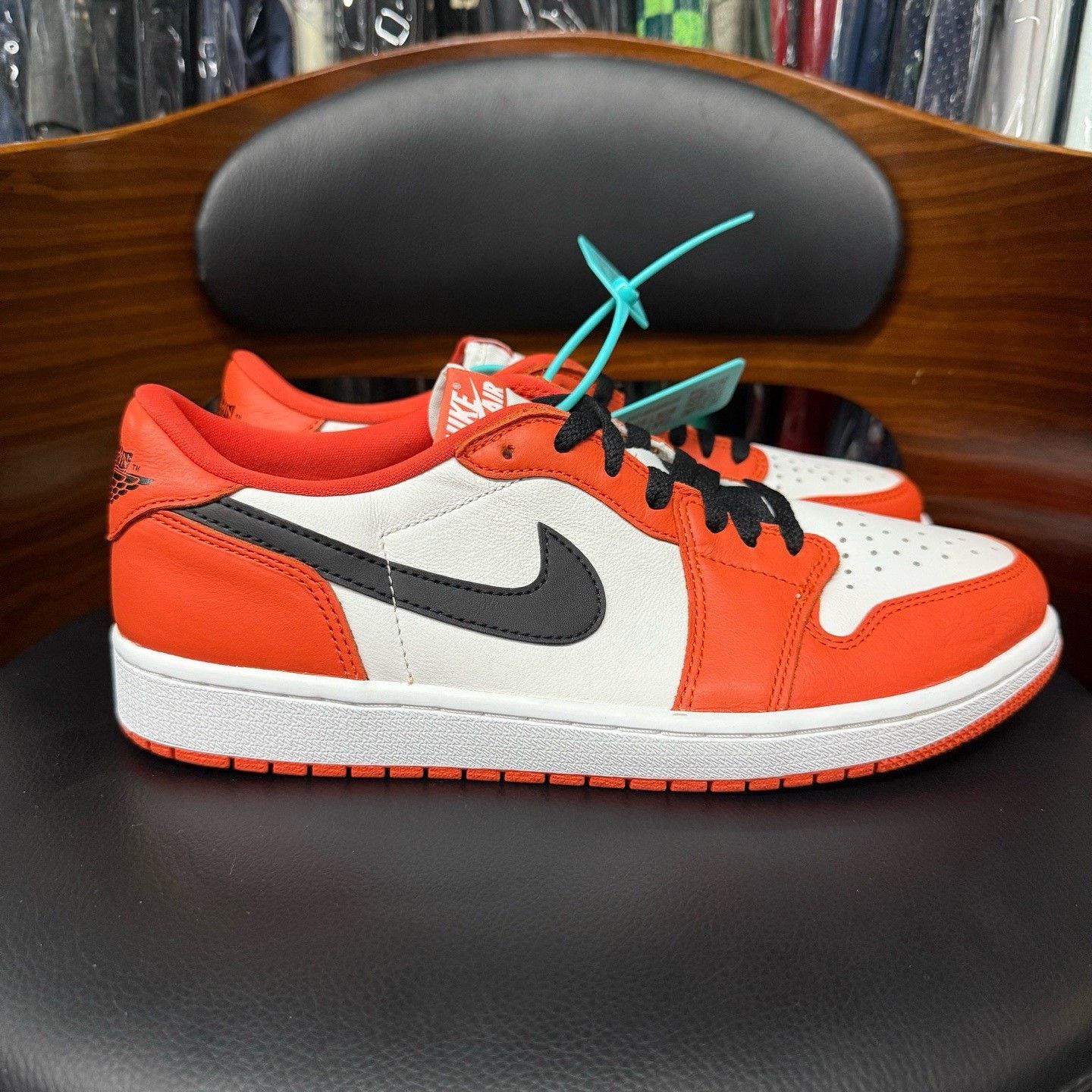 Nike Nike AJ1 White Lowtop Sneakers 43 Men Size US 10 / EU 43 - 4 Thumbnail
