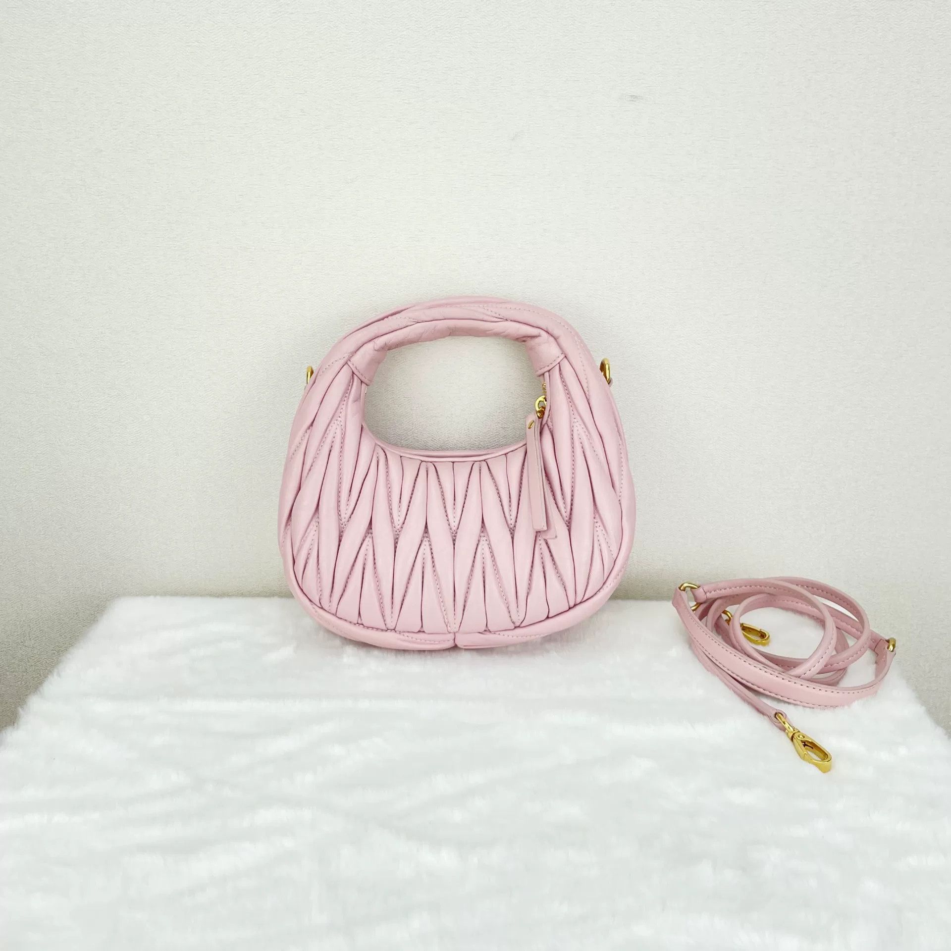 Miu Miu Pre-loved Bag Very good condition Size ONE SIZE - 2 Thumbnail