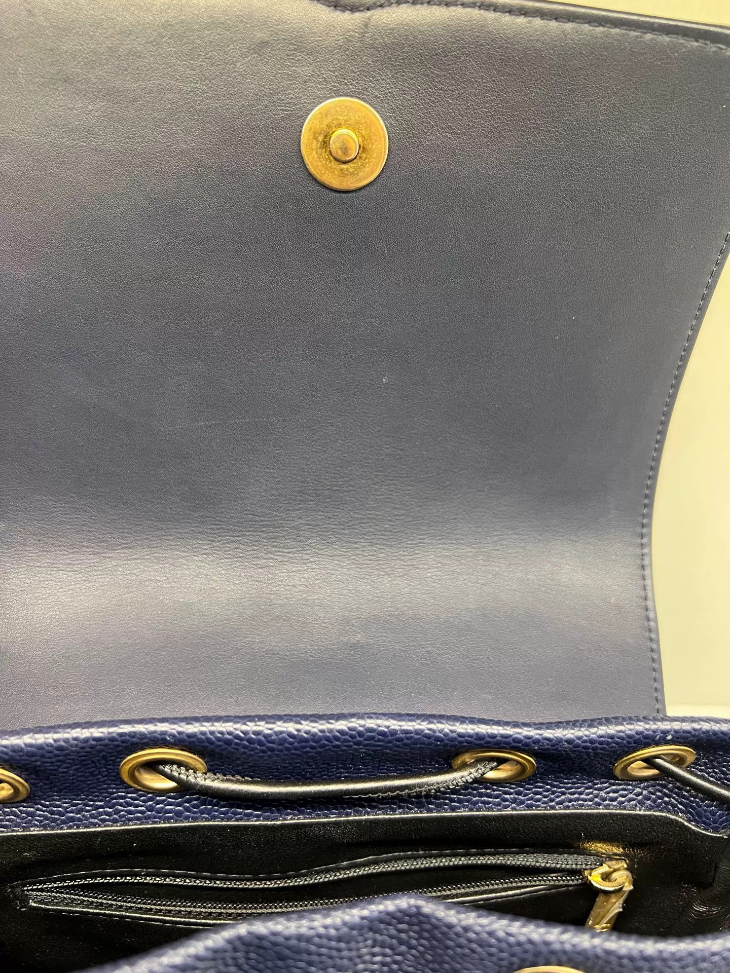 Chanel Pre-loved Bag Very good condition Size ONE SIZE - 6 Thumbnail