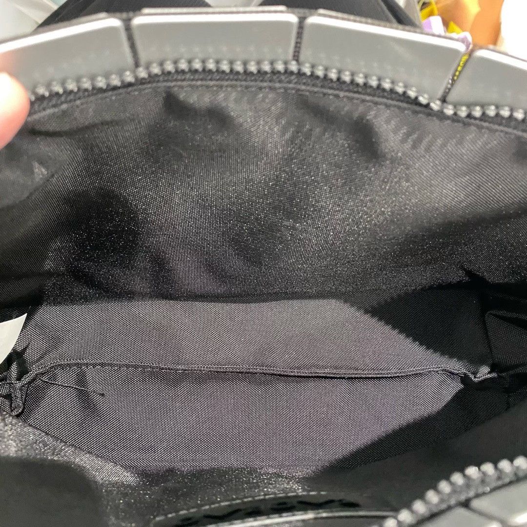Issey Miyake Pre-loved Bag Very good condition Size ONE SIZE - 5 Thumbnail