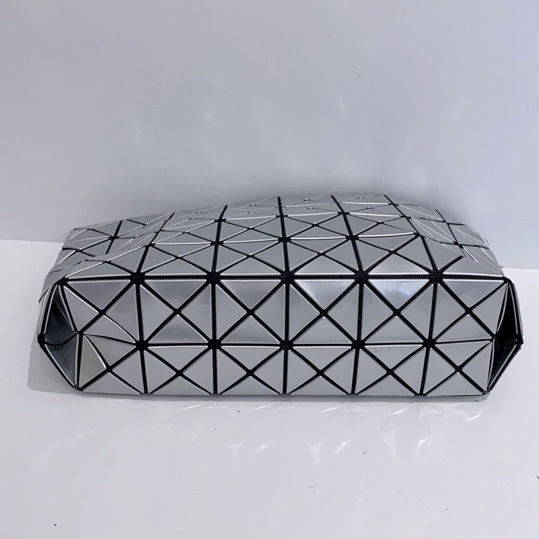 Issey Miyake Pre-loved Bag Very good condition Size ONE SIZE - 4 Thumbnail