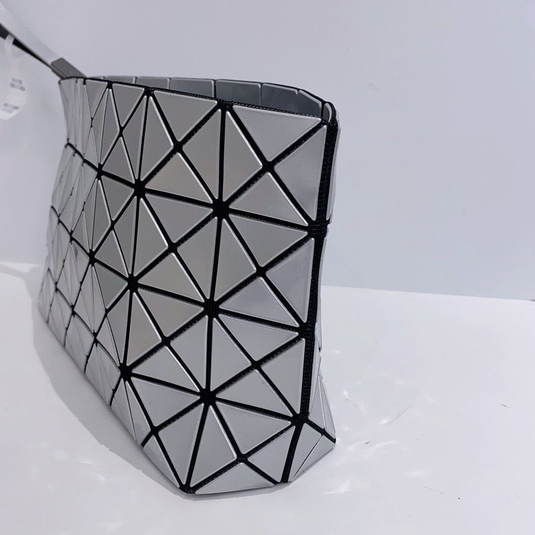 Issey Miyake Pre-loved Bag Very good condition Size ONE SIZE - 2 Thumbnail
