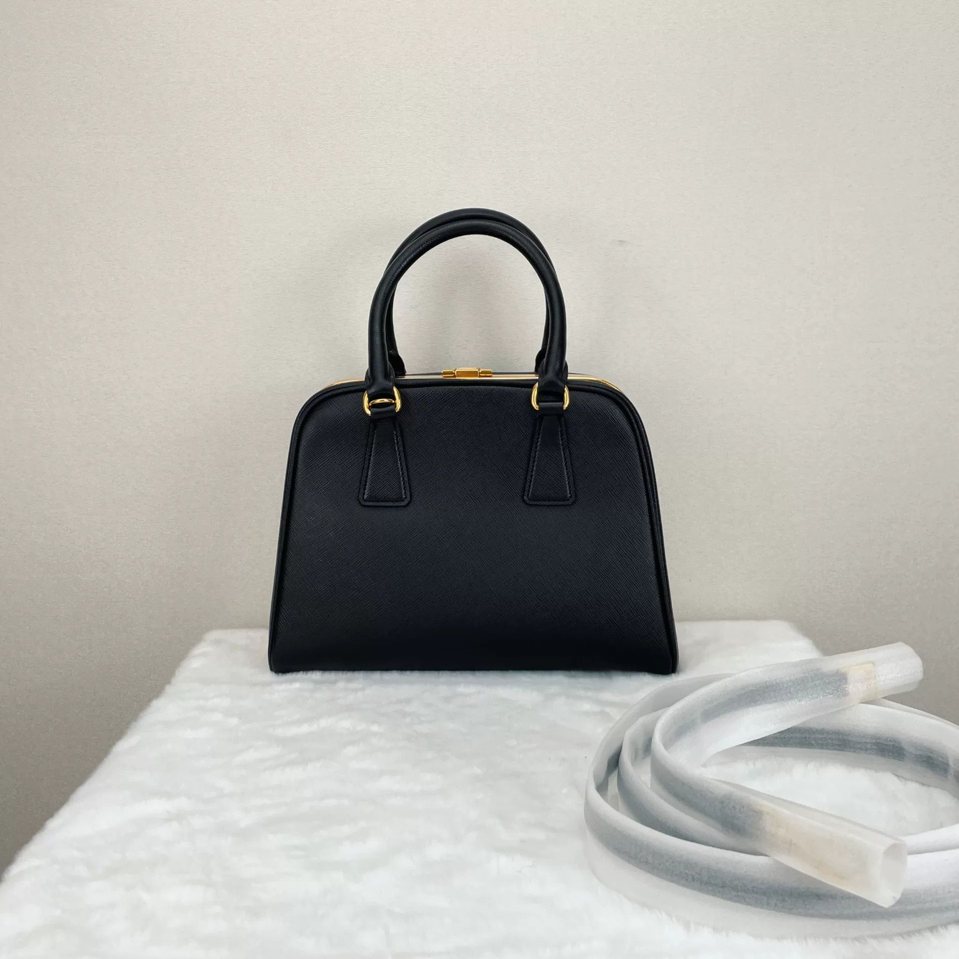 Prada Pre-loved Bag Very good condition Size ONE SIZE - 2 Thumbnail