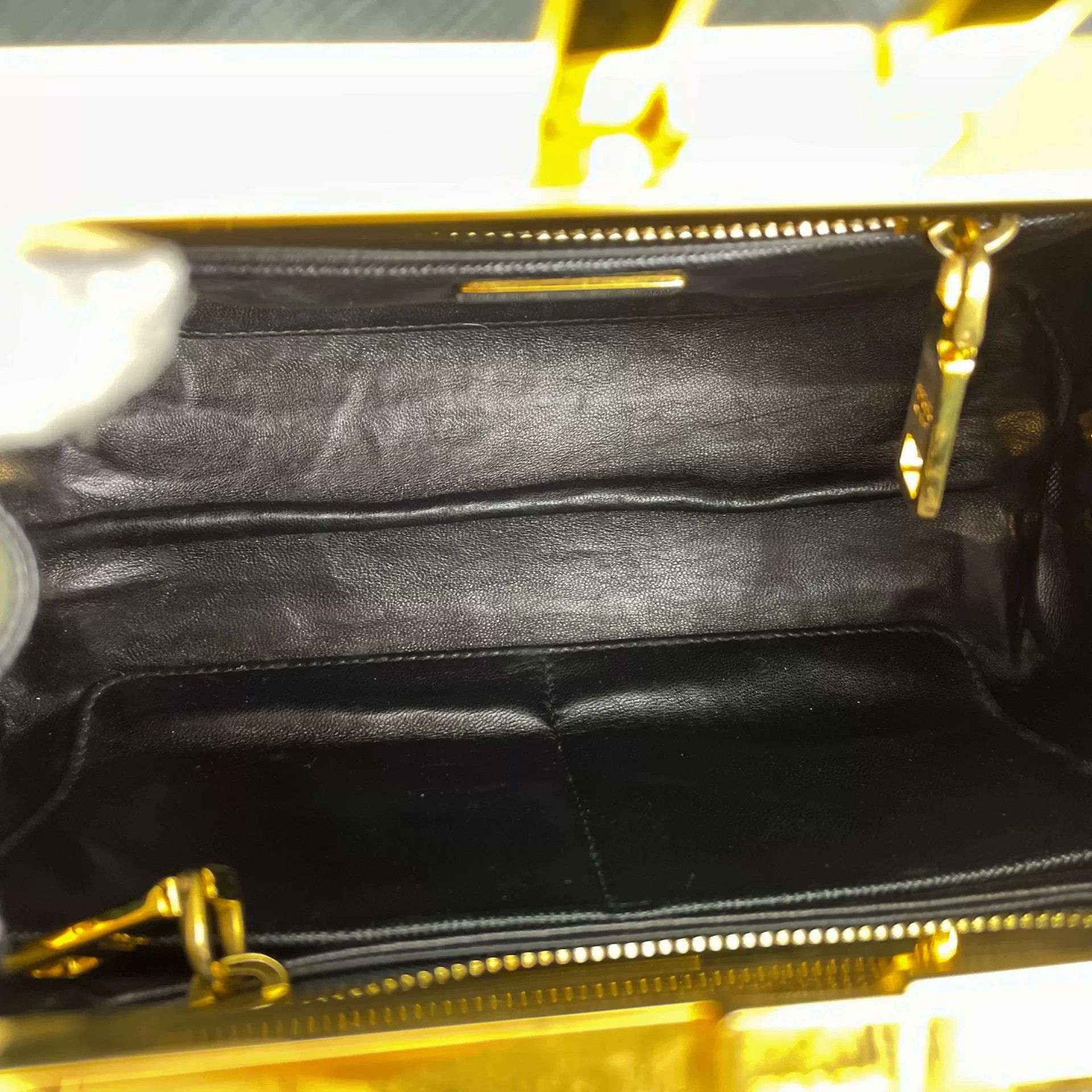 Prada Pre-loved Bag Very good condition Size ONE SIZE - 8 Thumbnail