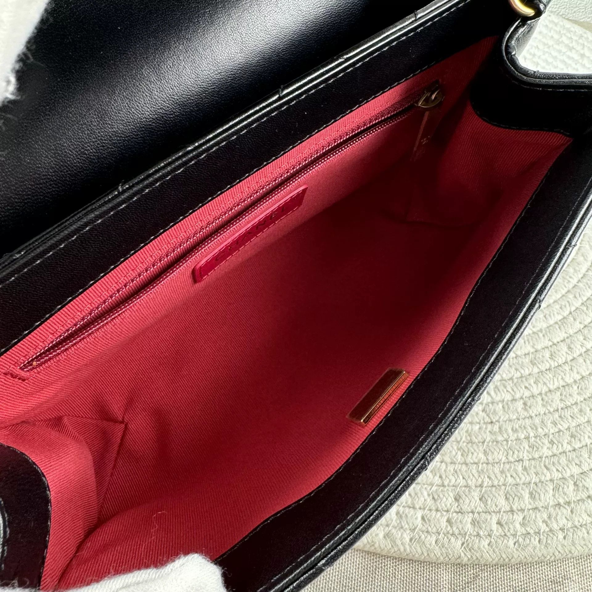 Chanel Pre-loved Bag Very good condition Size ONE SIZE - 2 Thumbnail