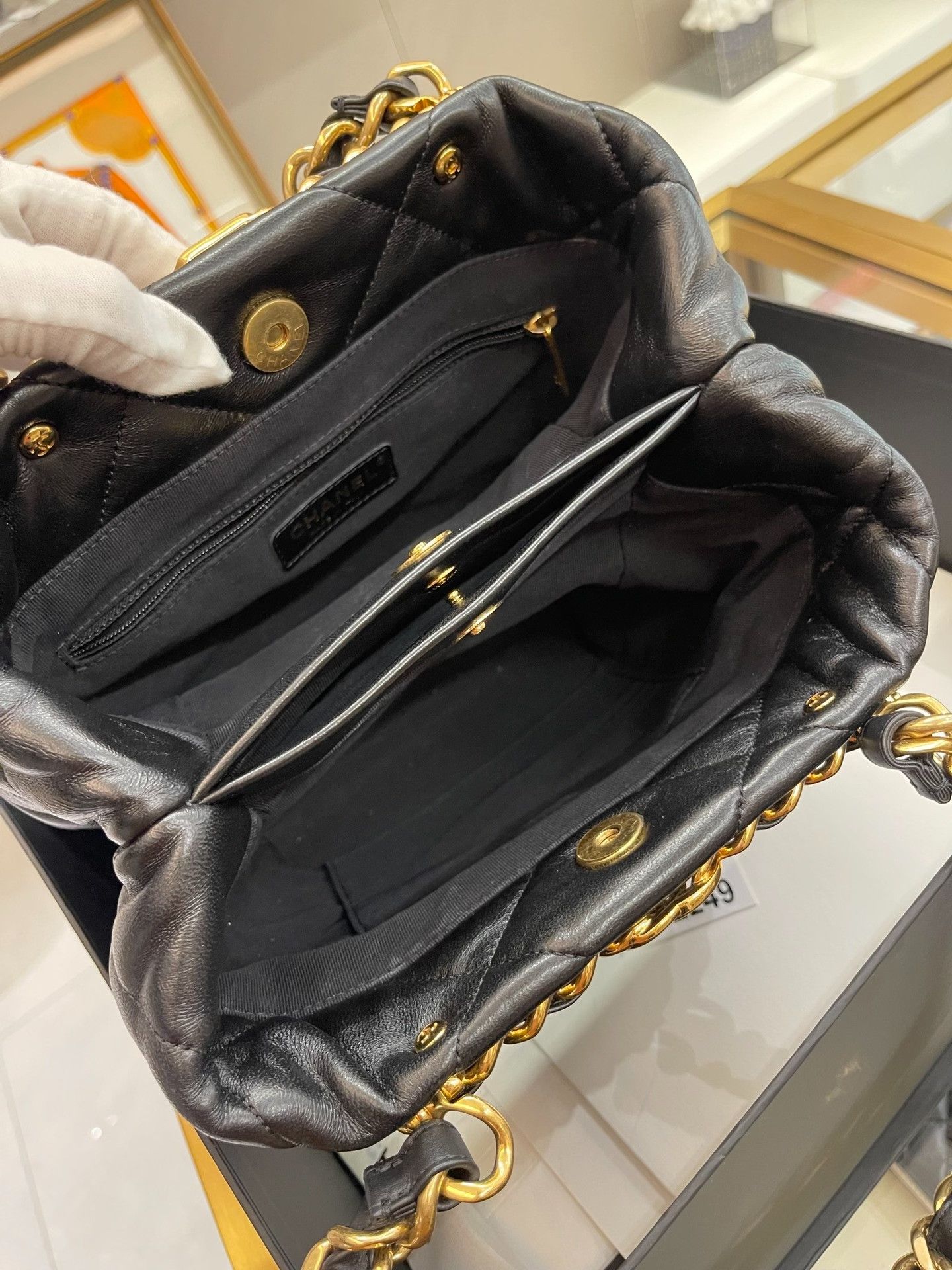 Chanel Pre-loved Bag Very good condition Size ONE SIZE - 9 Thumbnail