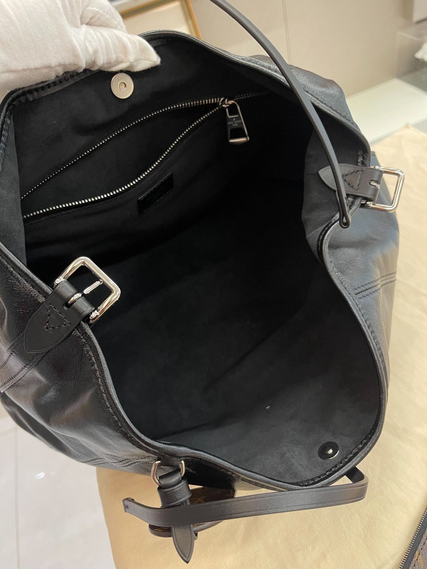 Louis Vuitton Pre-loved Bag Very good condition Size ONE SIZE - 8 Thumbnail