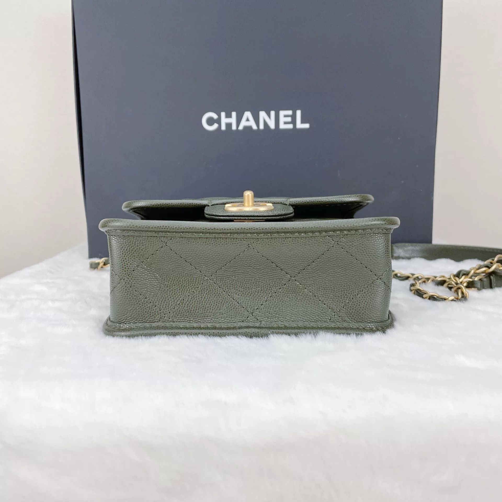 Chanel Pre-loved Bag Very good condition Size ONE SIZE - 5 Thumbnail