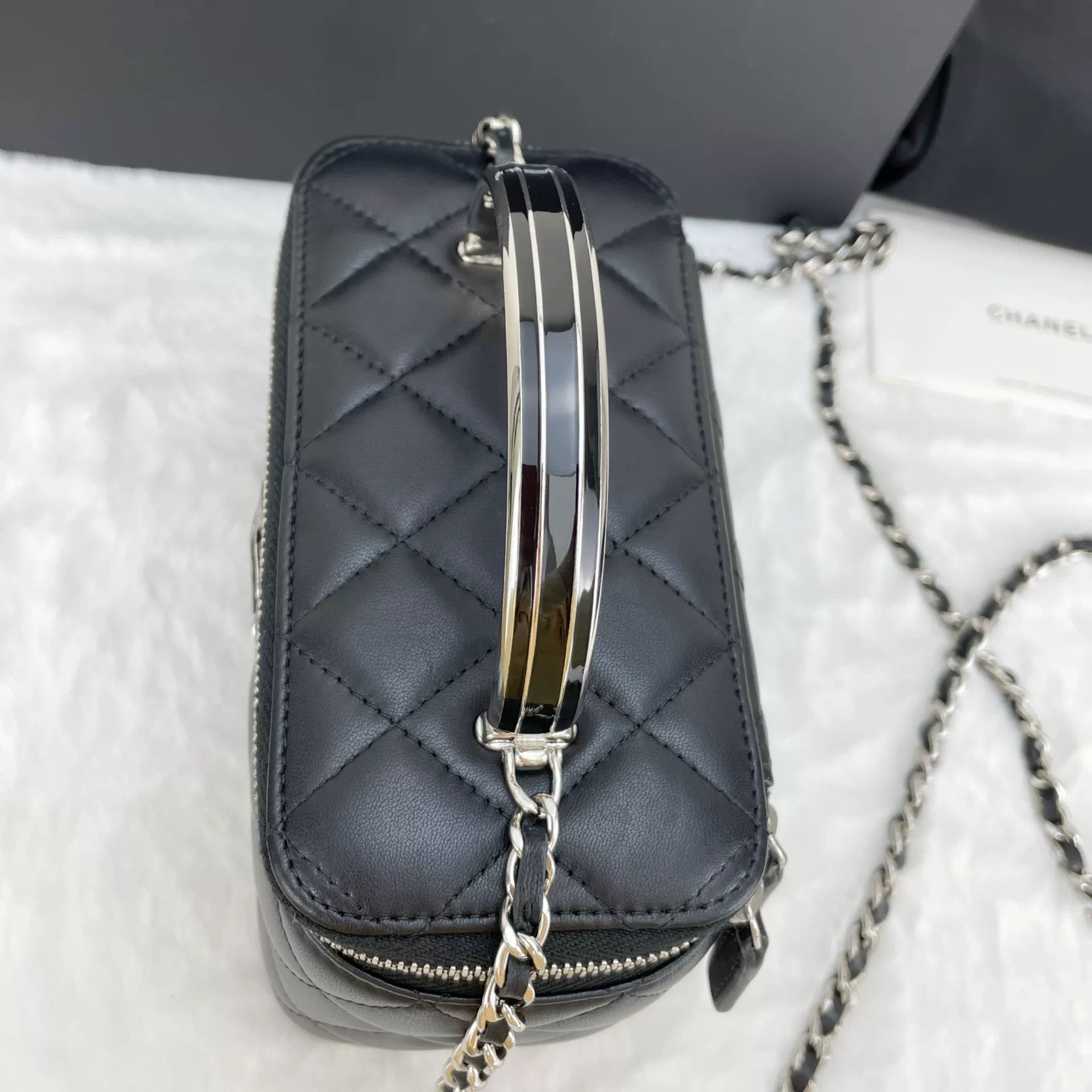 Chanel Pre-loved Bag Very good condition Size ONE SIZE - 5 Thumbnail
