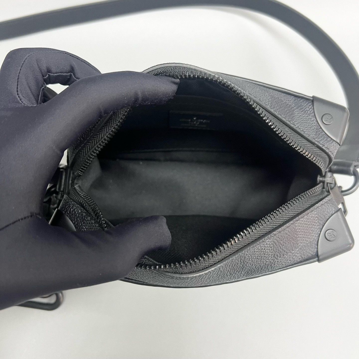 Louis Vuitton Pre-loved Bag Very good condition Size ONE SIZE - 9 Thumbnail