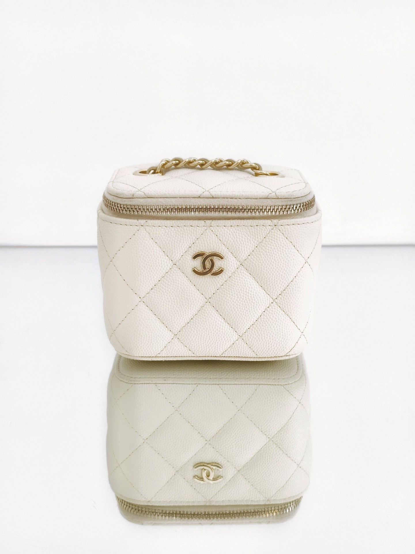 Chanel Pre-loved Bag Very good condition Size ONE SIZE - 2 Thumbnail