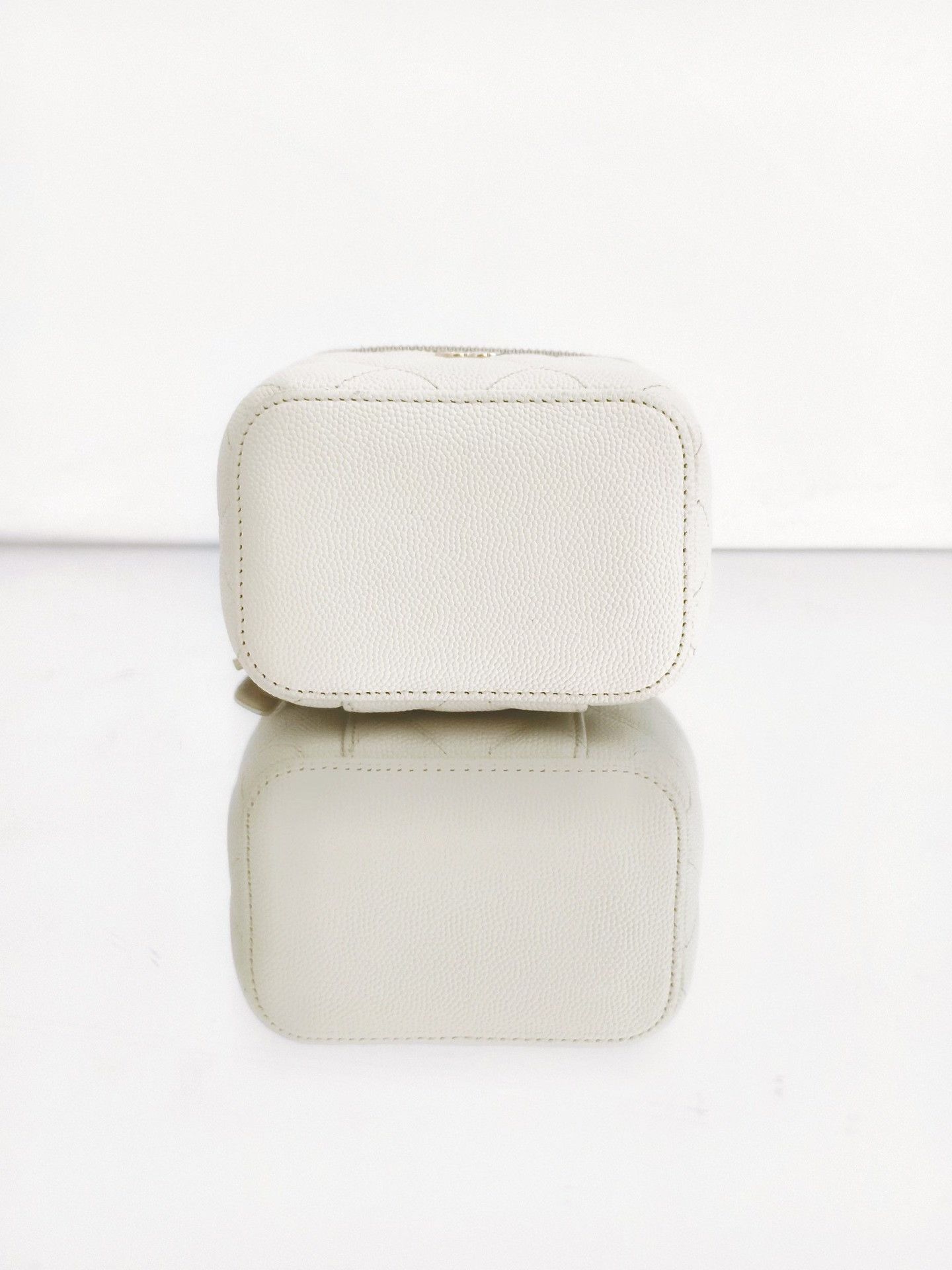 Chanel Pre-loved Bag Very good condition Size ONE SIZE - 5 Thumbnail