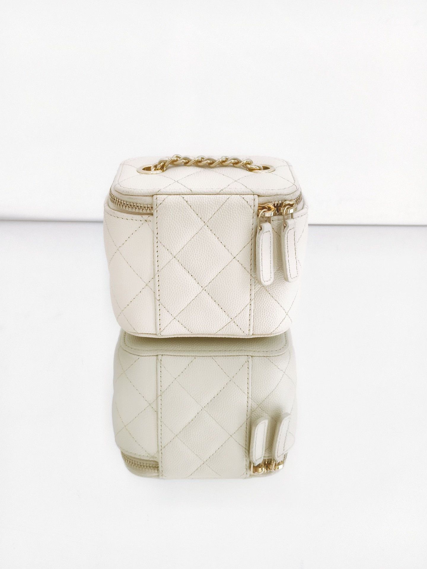 Chanel Pre-loved Bag Very good condition Size ONE SIZE - 4 Thumbnail